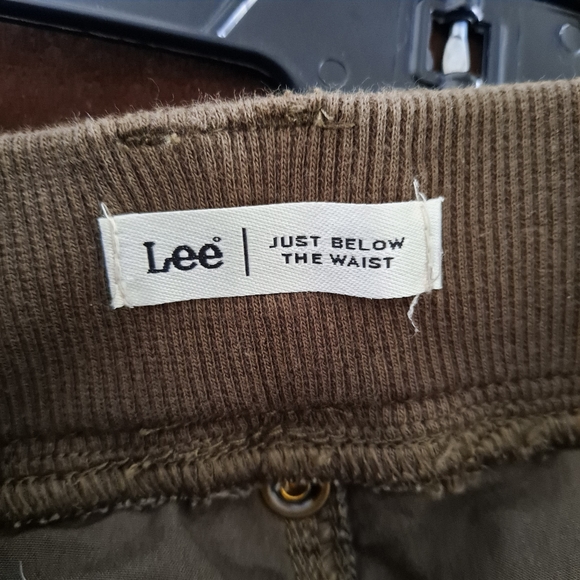 Lee Olive Green Capri Pants - Picture 7 of 7